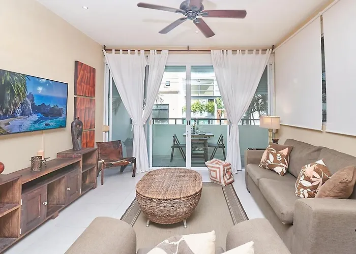 2br - Pool, Bbq & Steps Away Apartment *