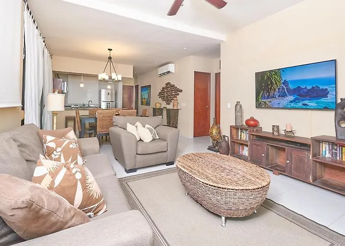 2br - Pool, Bbq & Steps Away Apartment *