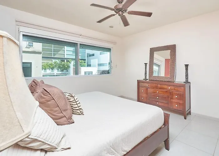 2br - Pool, Bbq & Steps Away Apartment